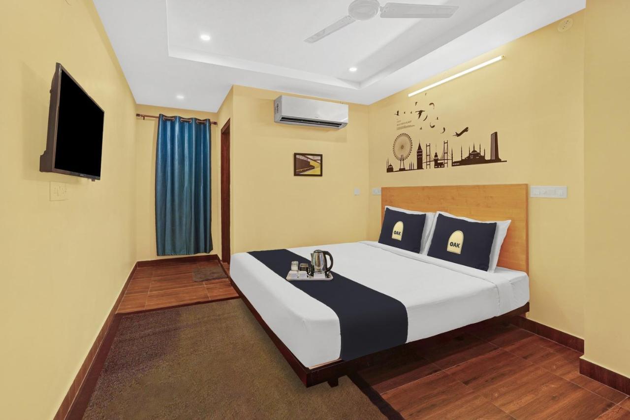 Capital O De Alphabet Kakinada Hotel Bagian luar foto