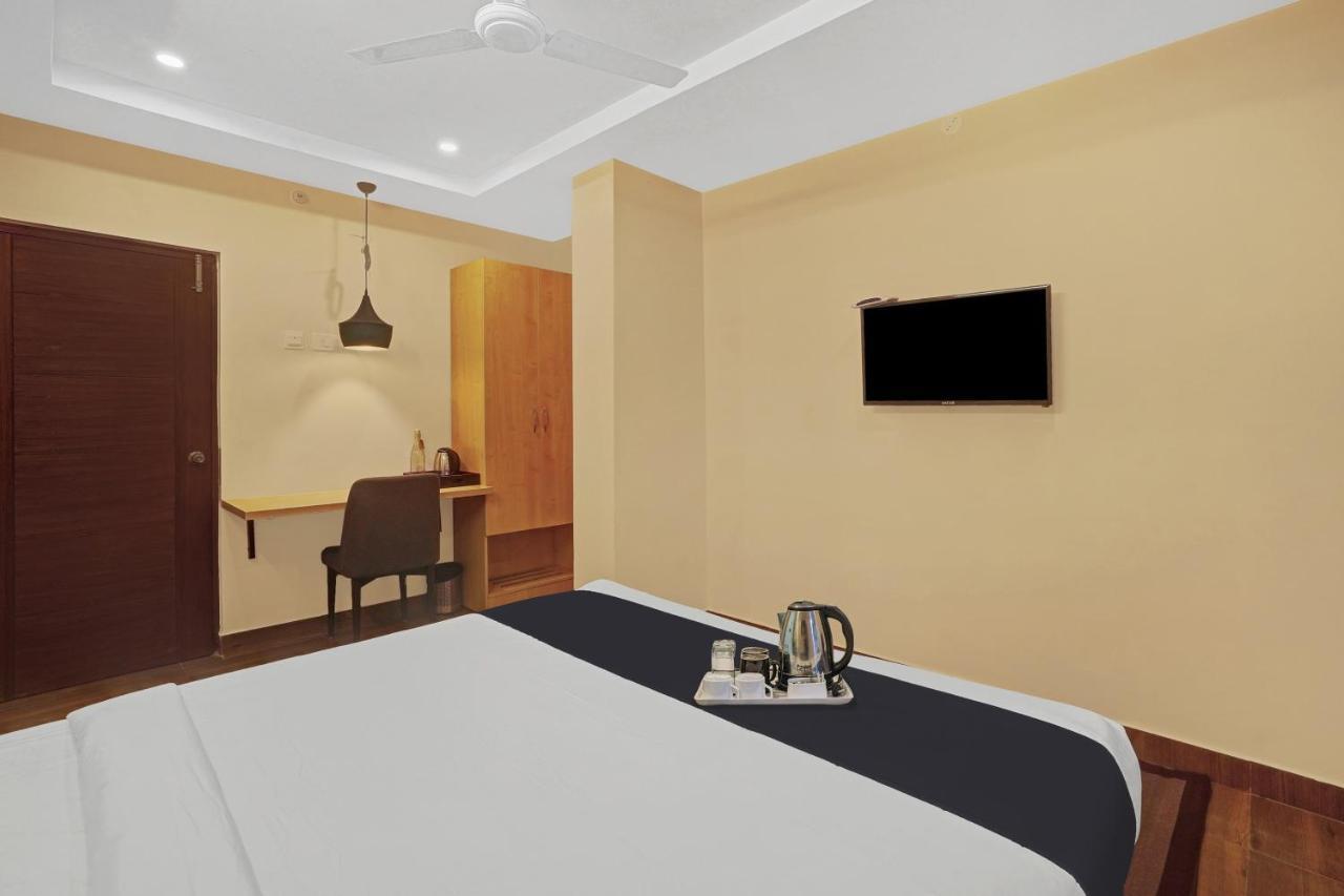 Capital O De Alphabet Kakinada Hotel Bagian luar foto