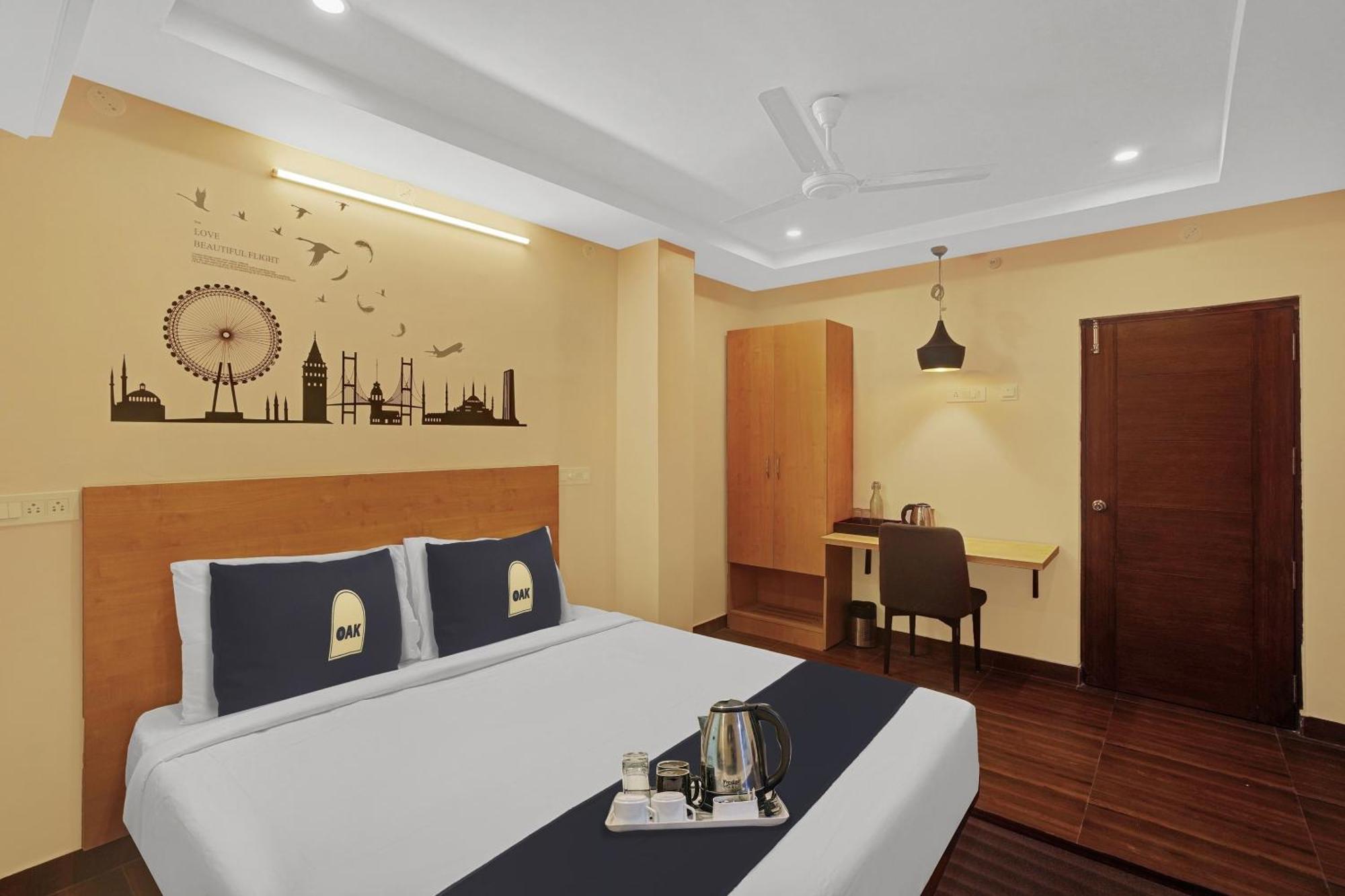 Capital O De Alphabet Kakinada Hotel Bagian luar foto
