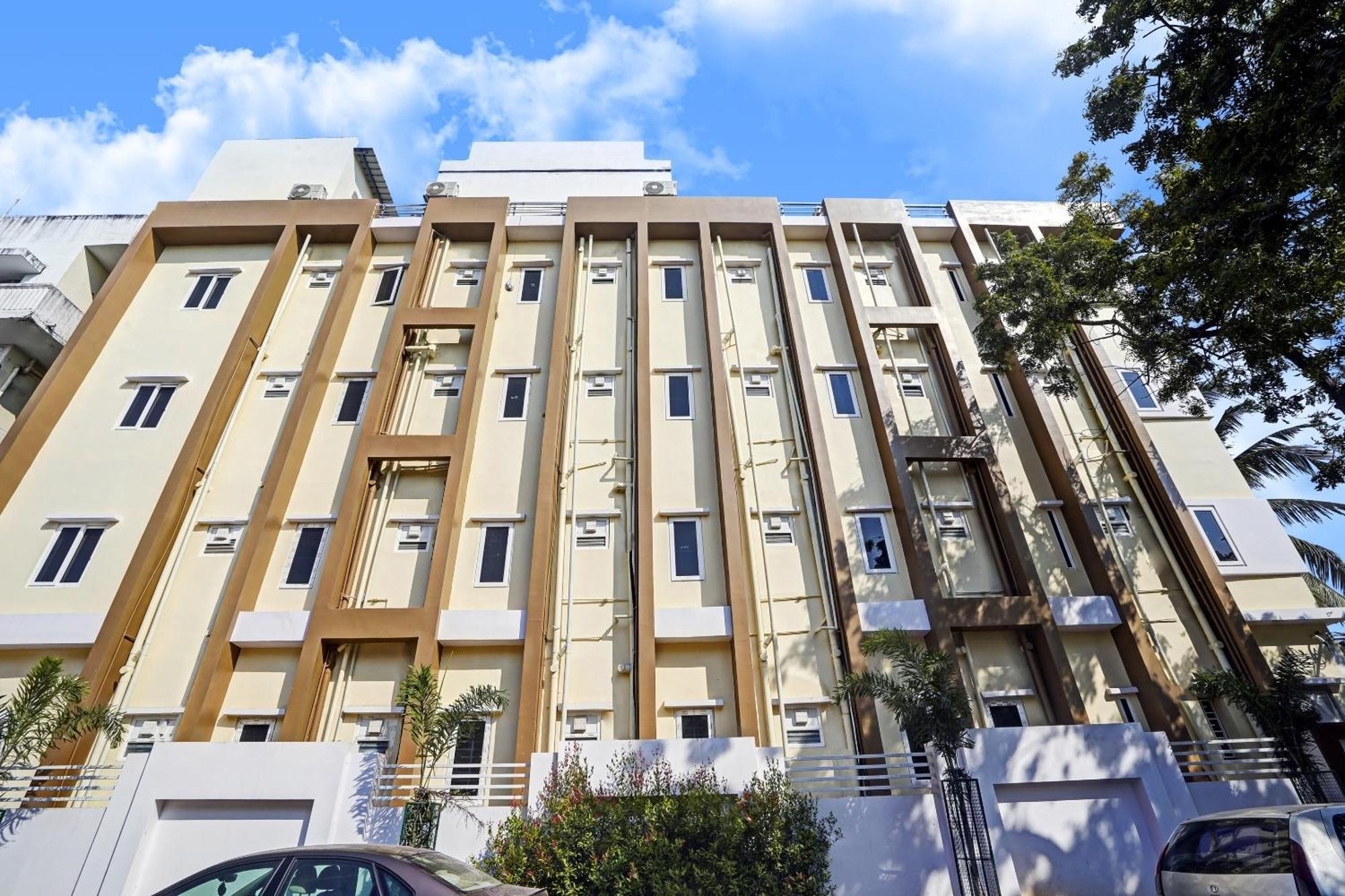 Capital O De Alphabet Kakinada Hotel Bagian luar foto