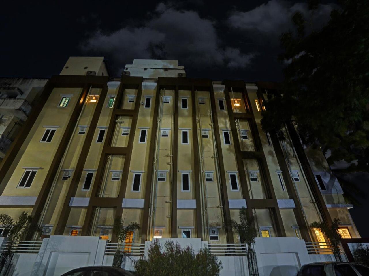 Capital O De Alphabet Kakinada Hotel Bagian luar foto