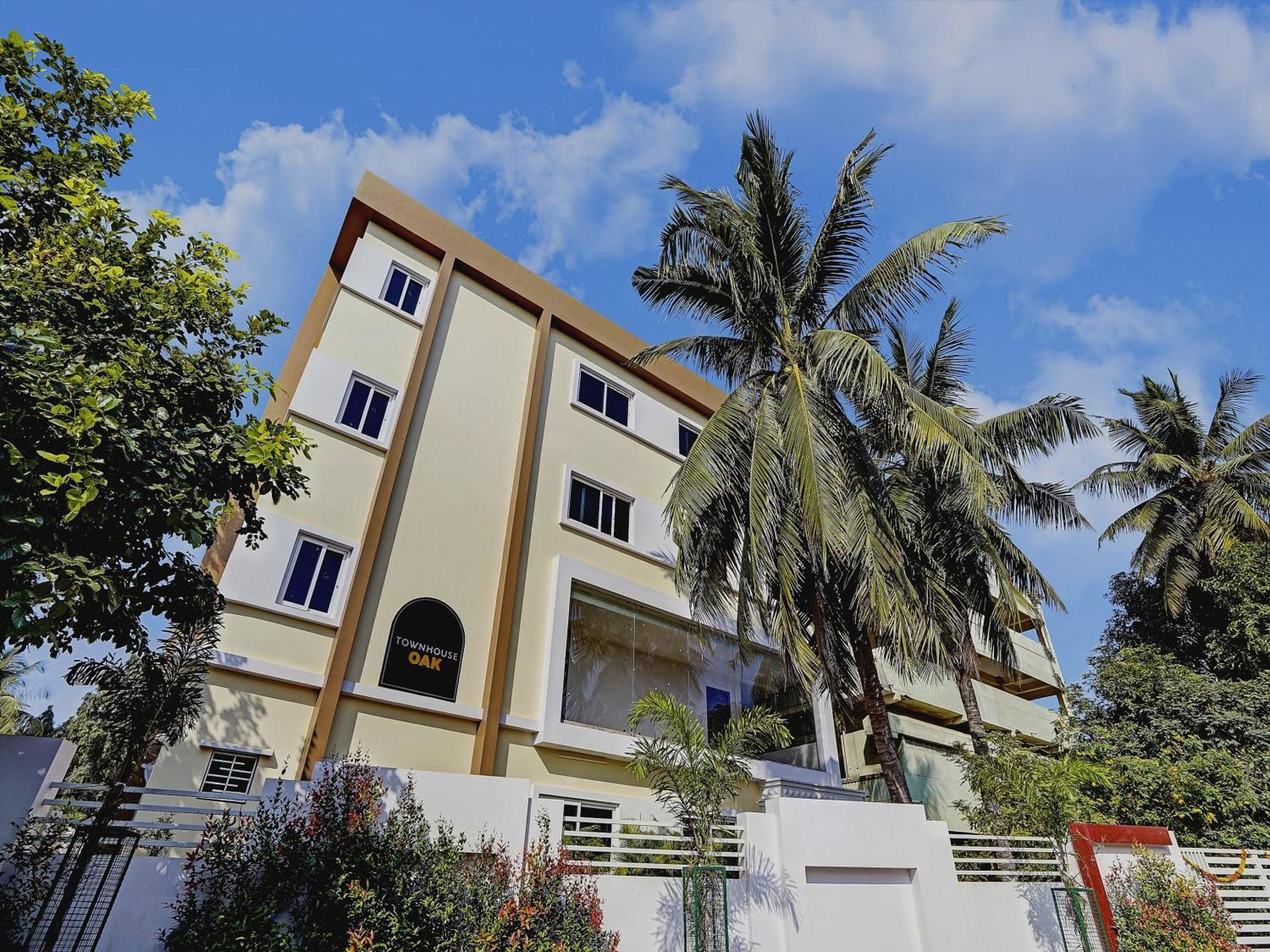 Capital O De Alphabet Kakinada Hotel Bagian luar foto
