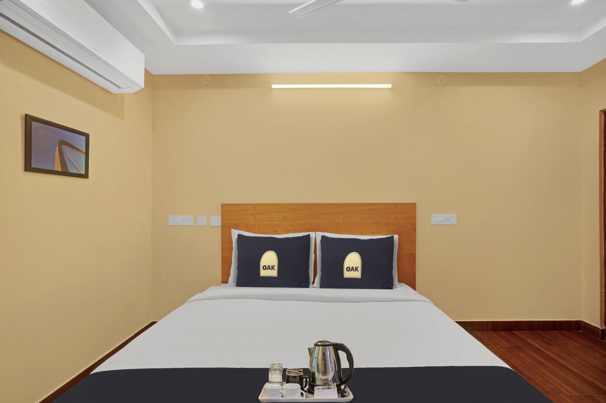 Capital O De Alphabet Kakinada Hotel Bagian luar foto