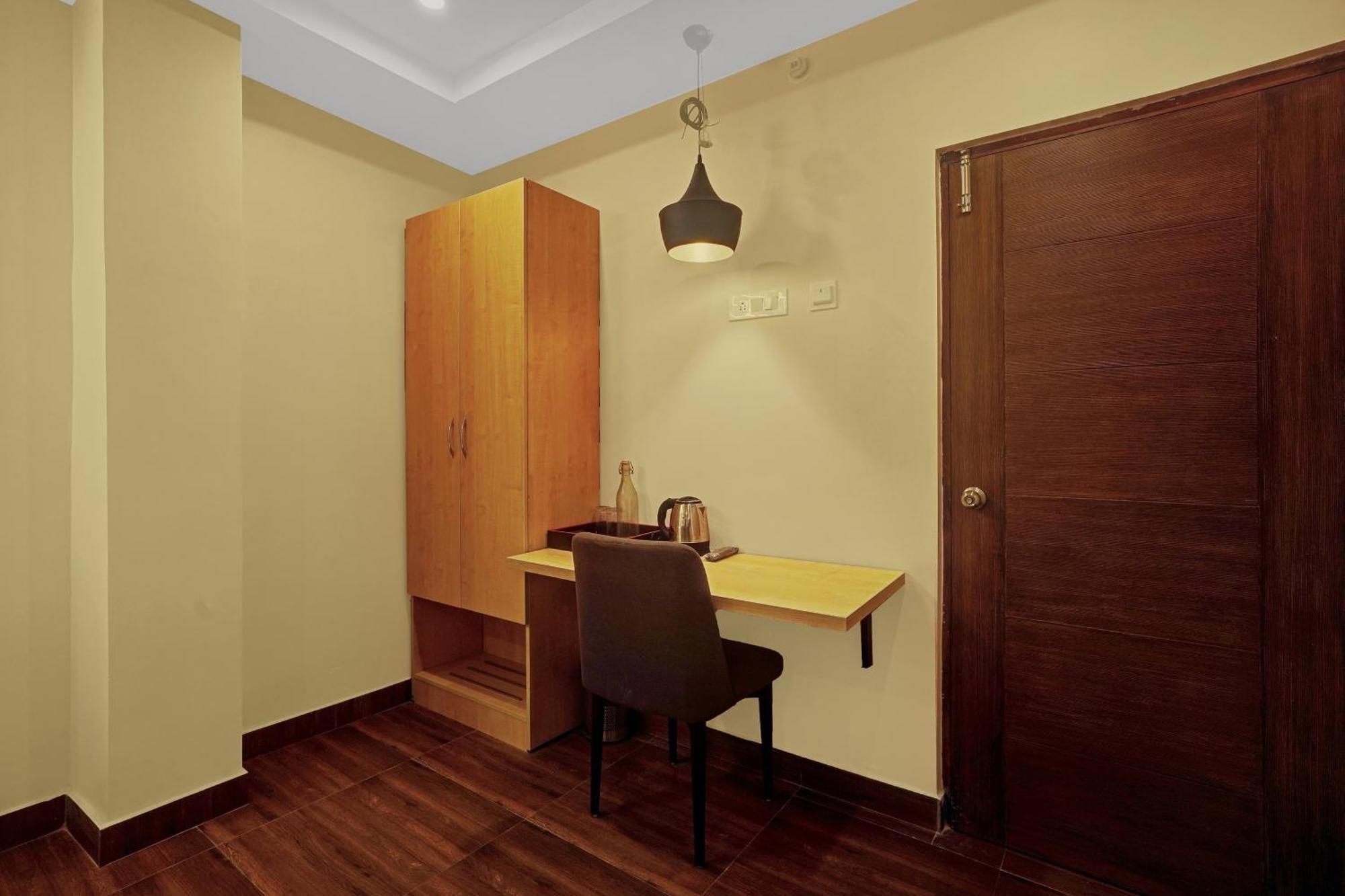 Capital O De Alphabet Kakinada Hotel Bagian luar foto