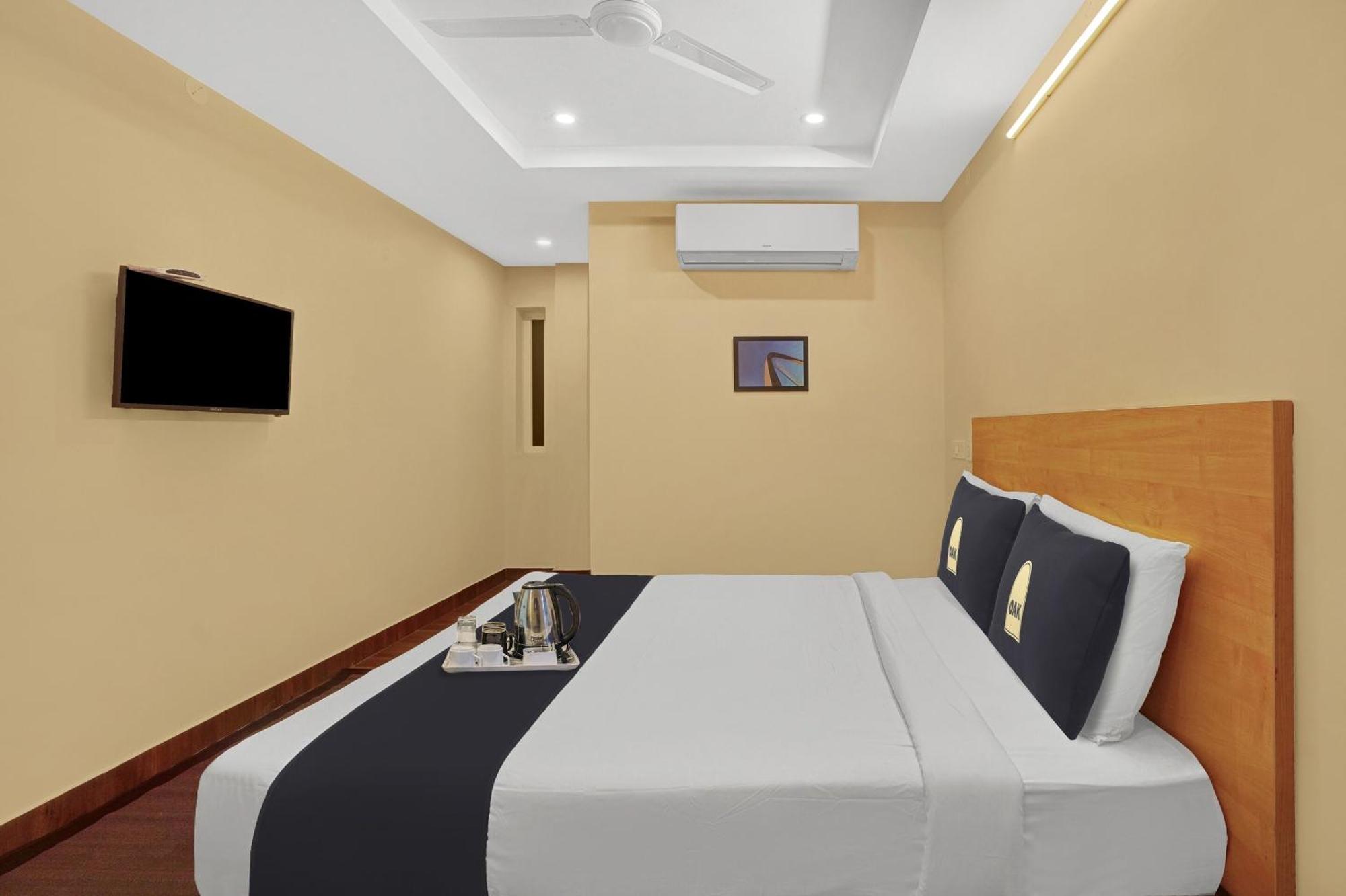 Capital O De Alphabet Kakinada Hotel Bagian luar foto