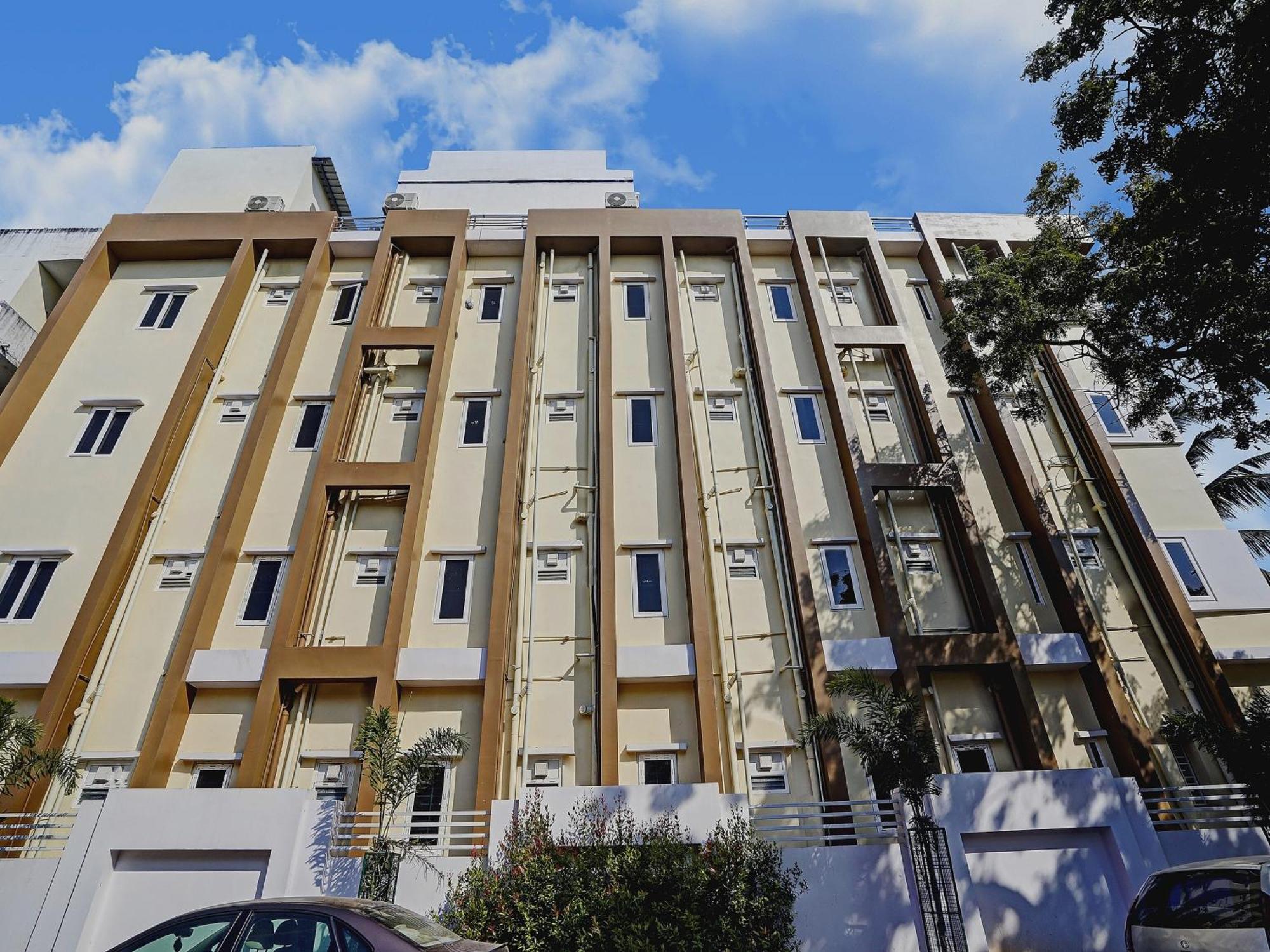 Capital O De Alphabet Kakinada Hotel Bagian luar foto