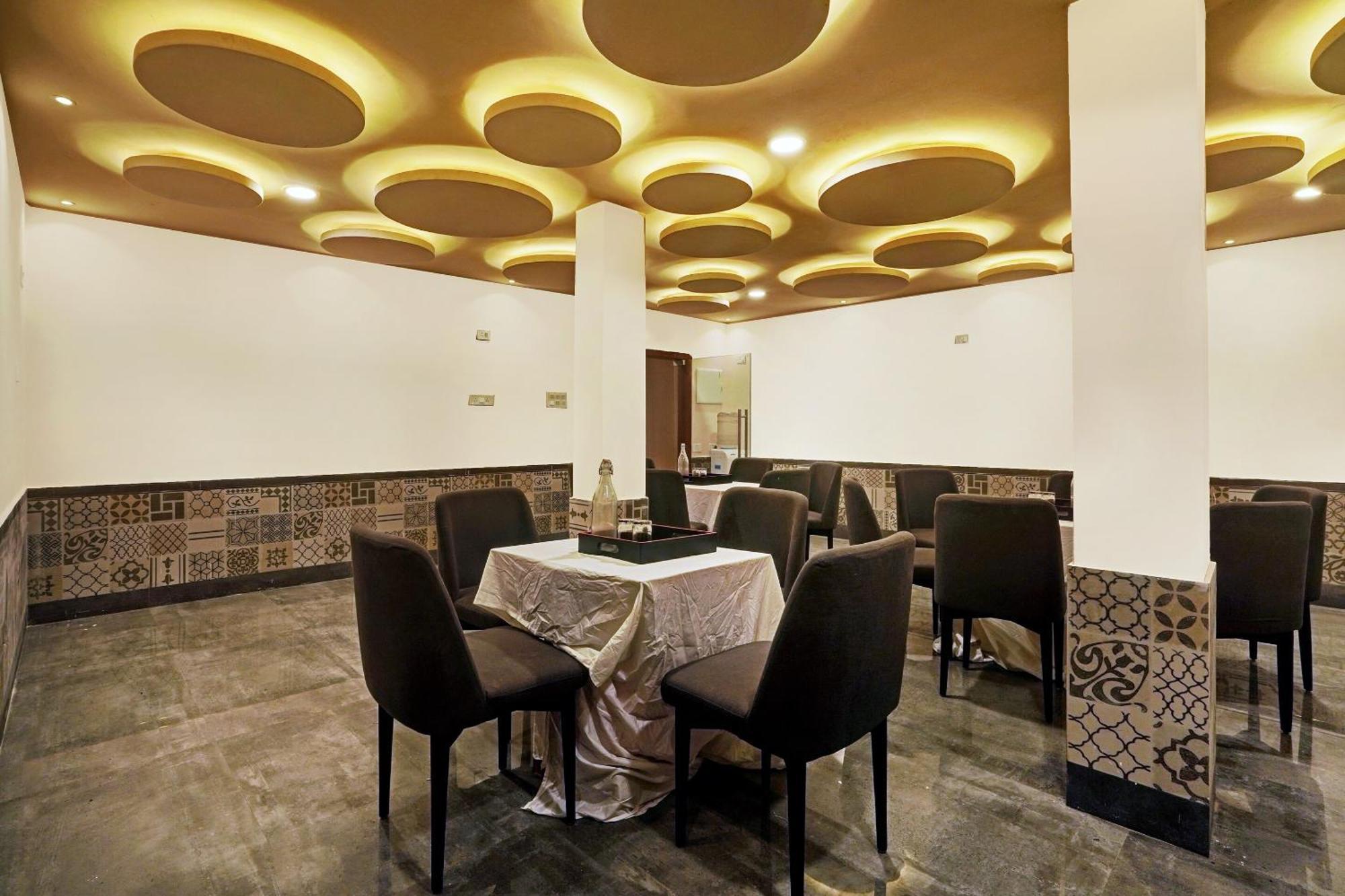 Capital O De Alphabet Kakinada Hotel Bagian luar foto