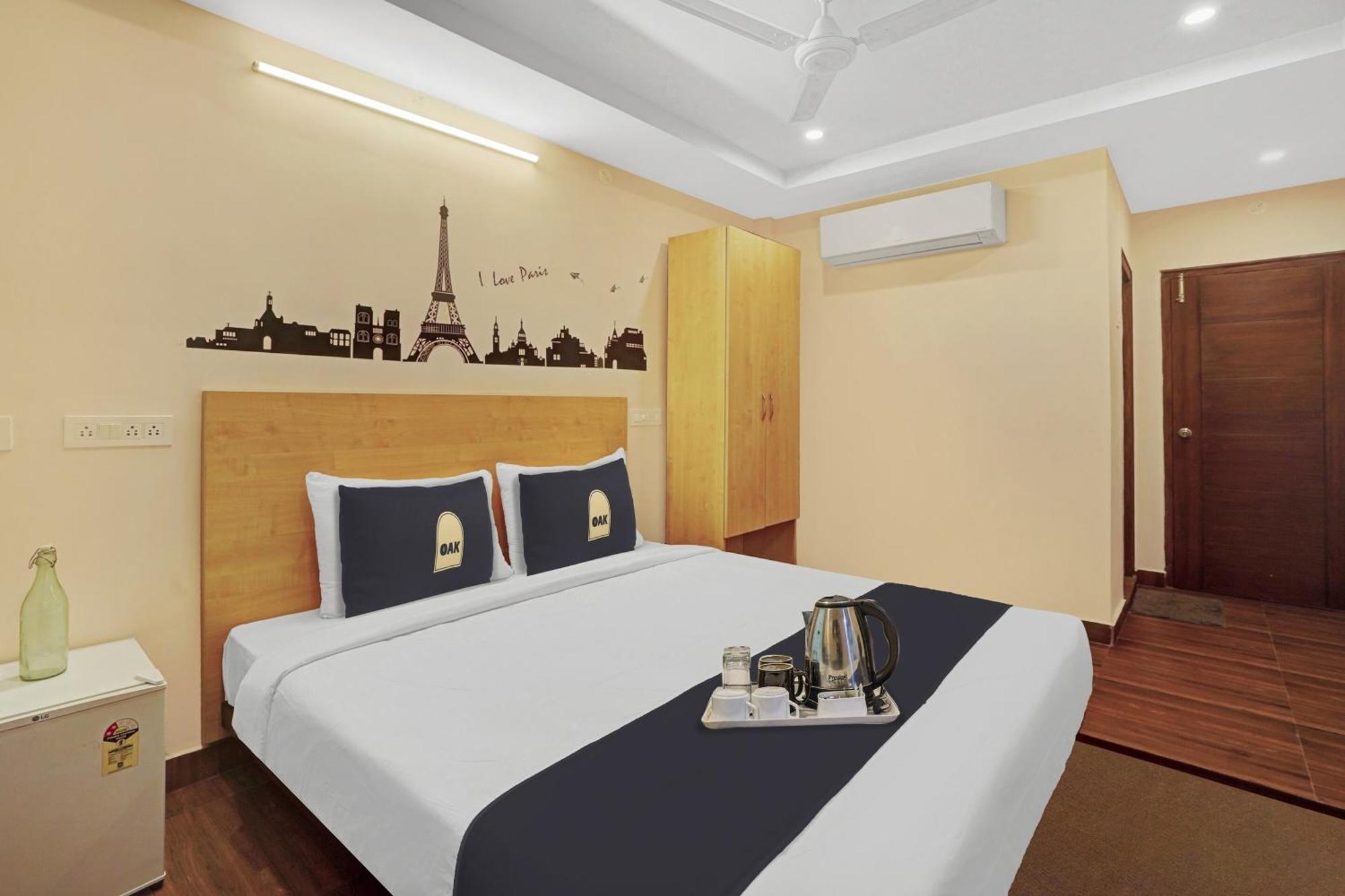 Capital O De Alphabet Kakinada Hotel Bagian luar foto