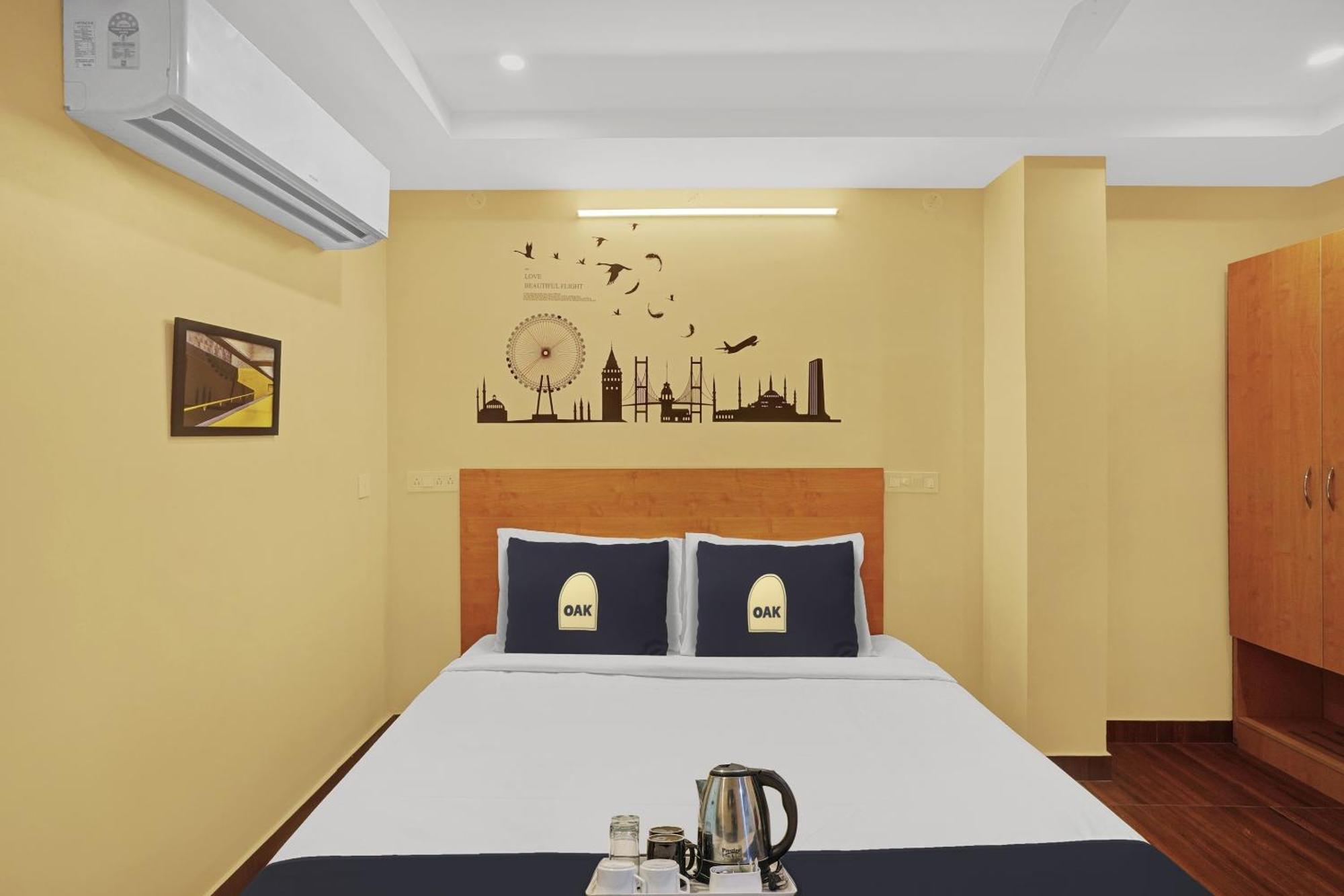 Capital O De Alphabet Kakinada Hotel Bagian luar foto