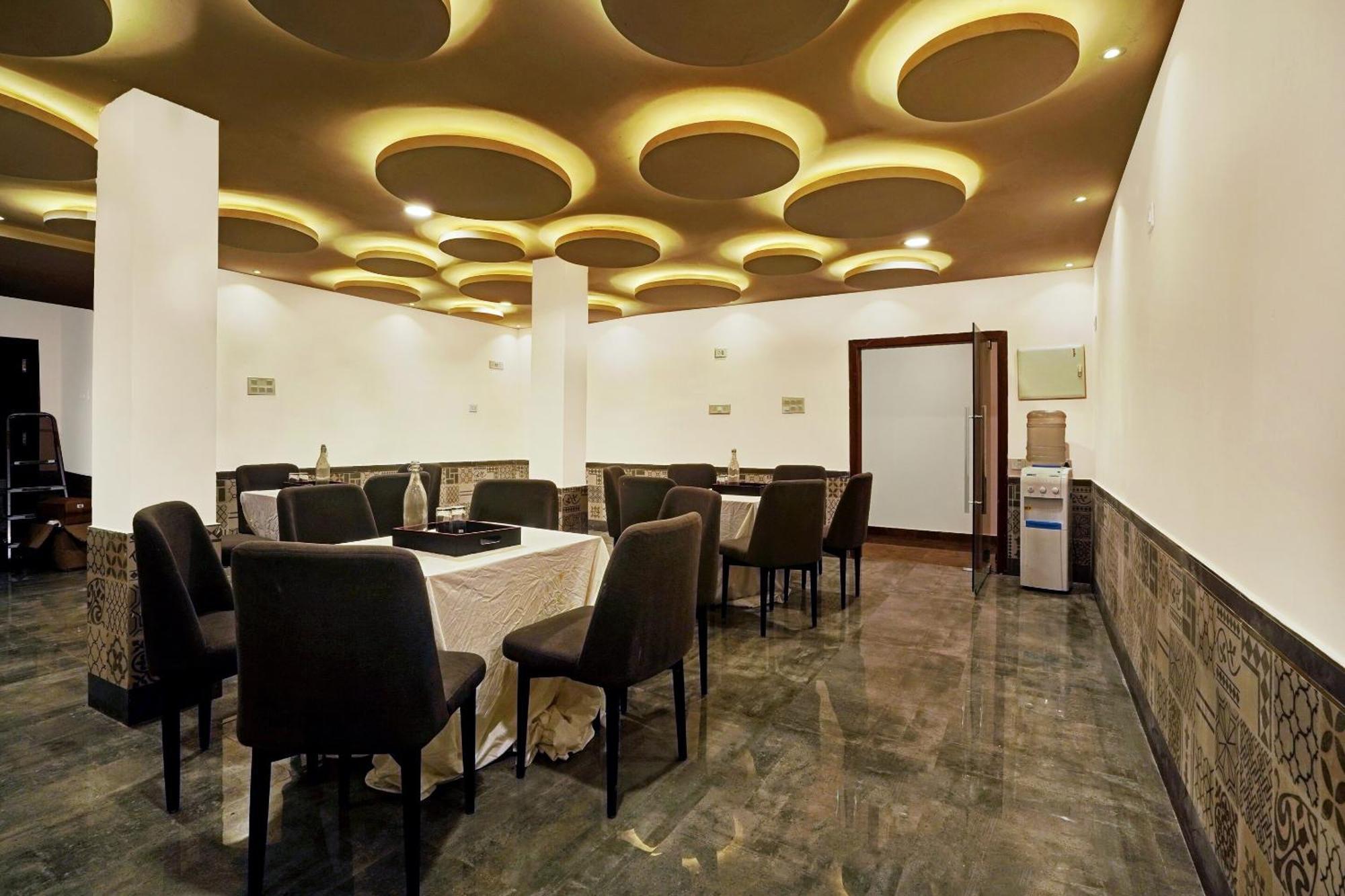 Capital O De Alphabet Kakinada Hotel Bagian luar foto