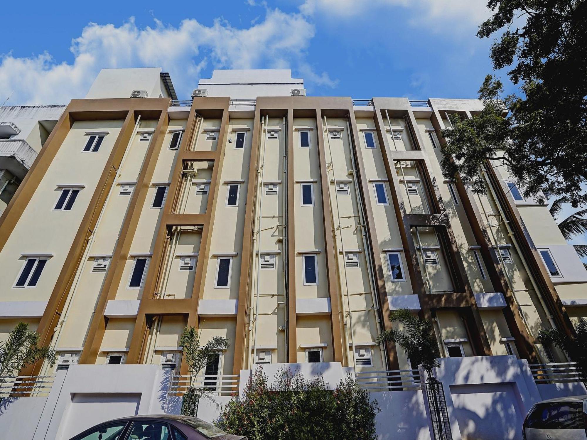 Capital O De Alphabet Kakinada Hotel Bagian luar foto